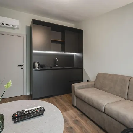 Moon 2 * 波德戈里察